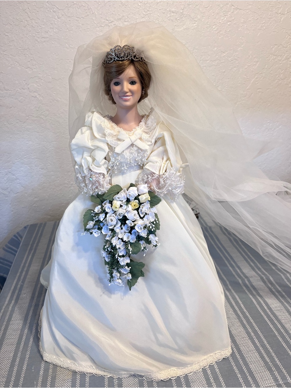Danbury Mint Princess Diana 20” Bridal Porcelain Doll with Cascading 6’ veil